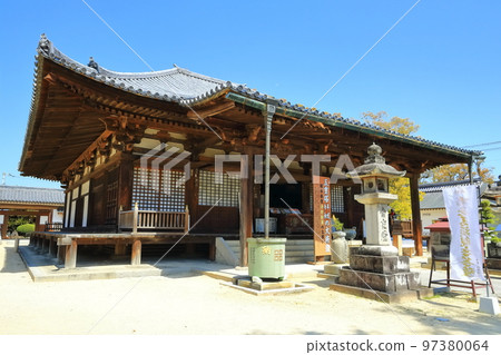[Kagawa Prefecture] Shikoku Sacred Site "No. 70 Fudasho" Spring Motoyama Temple (National Treasure Main Hall) 97380064