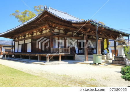 [Kagawa Prefecture] Shikoku Sacred Site "No. 70 Fudasho" Spring Motoyama Temple (National Treasure Main Hall) 97380065