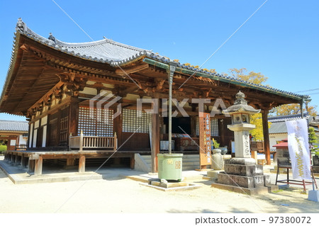 [Kagawa Prefecture] Shikoku Sacred Site "No. 70 Fudasho" Spring Motoyama Temple (National Treasure Main Hall) 97380072