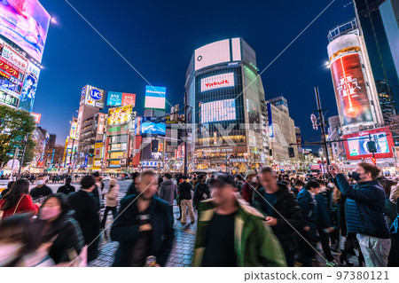 日本澀谷的東京城市景觀擠滿了外國遊客。超過 150,000 全國 BQ.1.1 感染爆炸 = 12 月 16 日 日本澀谷的東京城市景觀擠滿了外國遊客。超過 150,000 全國 BQ.1.1 感染爆炸 = 12 月 16 日 97380121