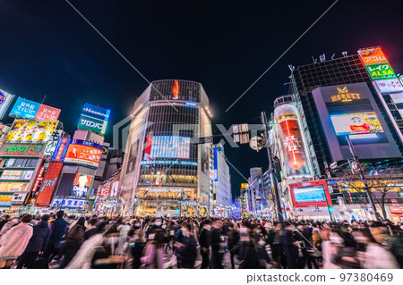 日本東京市容 全國超過15萬人，共2682萬1853人驚嘆。 BQ.1.1感染爆發=16日，澀谷 97380469