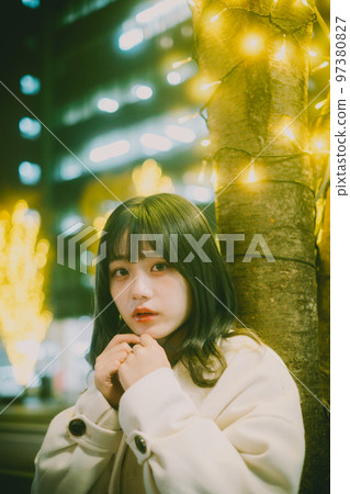 Date meeting in the middle of winter 97380827