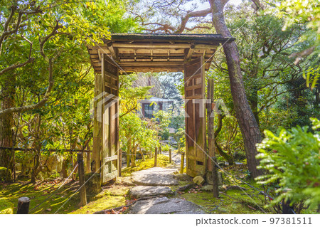 Former Chikurin-in garden gate Autumn leaves season (Sakamoto, Otsu City, Shiga Prefecture) Former Chikurin-in garden gate Autumn leaves season (Sakamoto, Otsu City, Shiga Prefecture) 97381511