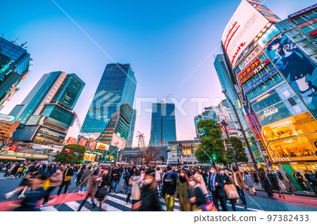 日本東京街景六座澀谷建築並列，澀谷新風景。即將竣工的櫻丘口再開發大樓外觀 = 12 月 16 日 97382433
