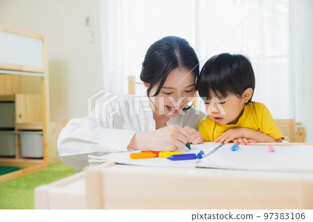 孩子和母親繪圖 孩子和母親繪圖 97383106