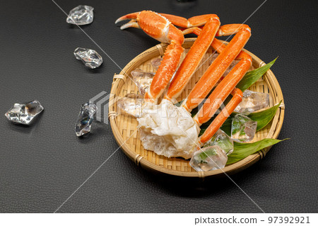 剛解凍的冷凍蟹腿 97392921