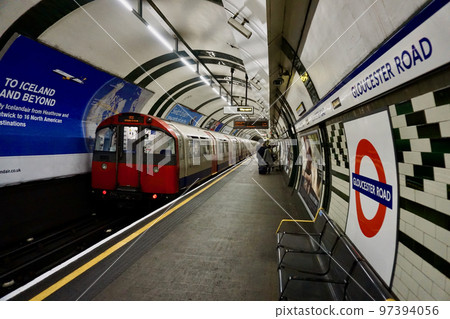 London Underground platform 97394056
