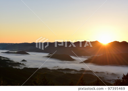 富美山宇田盆地的雲海 富美山宇田盆地的雲海 97395469