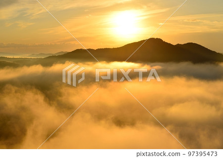 Kamakura mountain cloud sea 97395473
