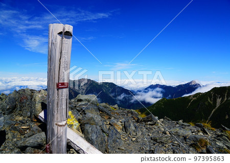 The Southern Alps Mt. Nakashiramine summit and Mt. The Southern Alps Mt. Nakashiramine summit and Mt. 97395863