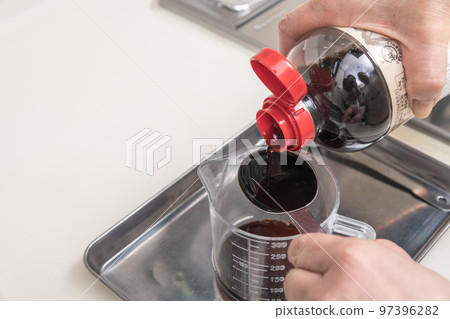 [Soy sauce to make liquid seasoning for fried ravioli] 97396282