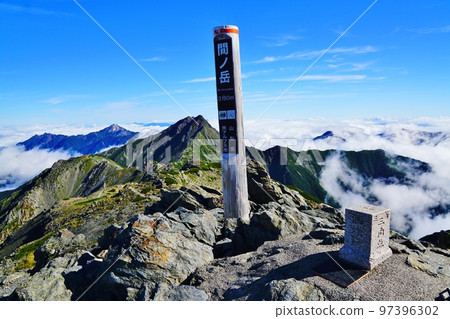 南阿爾卑斯山相野嶽山頂和貝科馬山和富士山 97396302