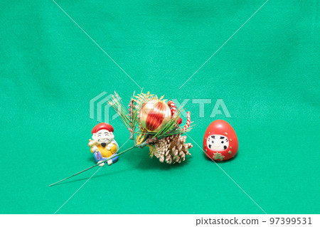 Miniature Ebisu and Daruma table photo Miniature Ebisu and Daruma table photo 97399531