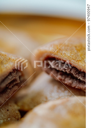 韓國傳統食品高粱布庫米菜，配以甜而耐嚼的糯米粉和紅豆沙 97400947