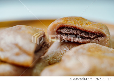 韓國傳統食品高粱布庫米菜，配以甜而耐嚼的糯米粉和紅豆沙 97400948