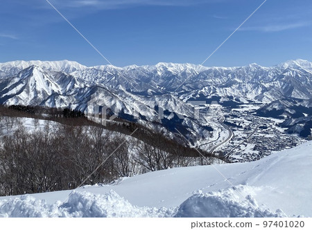 冬天清澈的雪山 冬天清澈的雪山 97401020