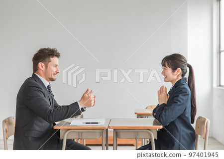 Western teachers and instructors praising students who have passed exams and improved their grades (two-way interviews, career guidance) 97401945