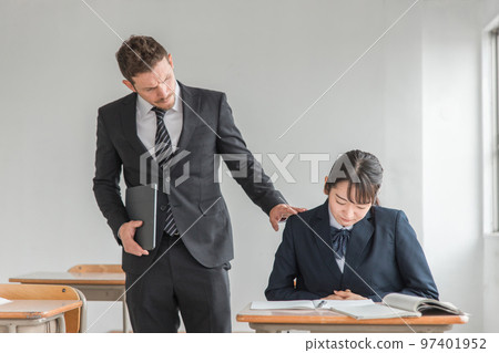 擔心學生身體不適的外教 97401952