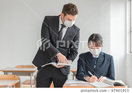 Foreign teachers and students teaching in masks (infection control) Foreign teachers and students teaching in masks (infection control) 97401953