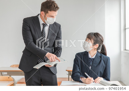 Foreign teachers and students teaching in masks (infection control) 97401954