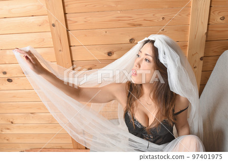 沙發上的女人 沙發上的女人 97401975
