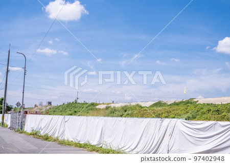 Blue sky and Yodogawa riverbed on a sunny day in early summer Blue sky and Yodogawa riverbed on a sunny day in early summer 97402948