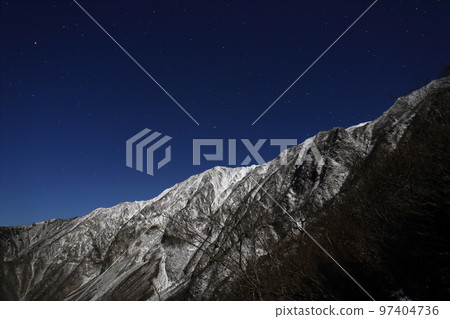 大山北壁初冬雪星空 97404736