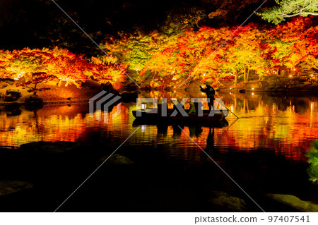栗林公園:夜晚的紅葉最美 栗林公園:夜晚的紅葉最美 97407541