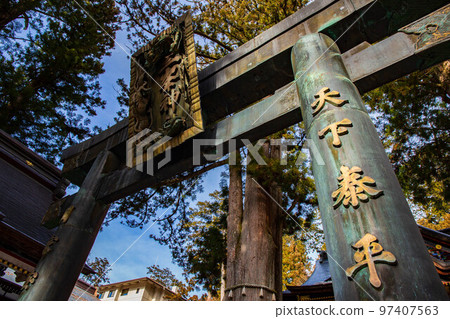 埼玉奧秩父的冬天 三峰神社 青銅鳥居 埼玉奧秩父的冬天 三峰神社 青銅鳥居 97407563