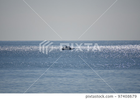 Scenery seen from Hiratsuka Beach in autumn 97408679