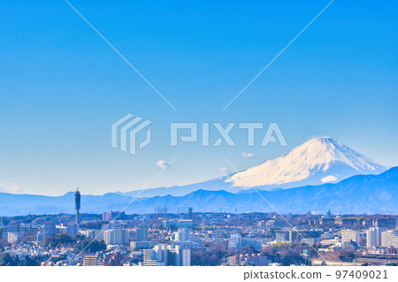 [神奈川縣]1月，藍天富士山和橫濱市景 97409021