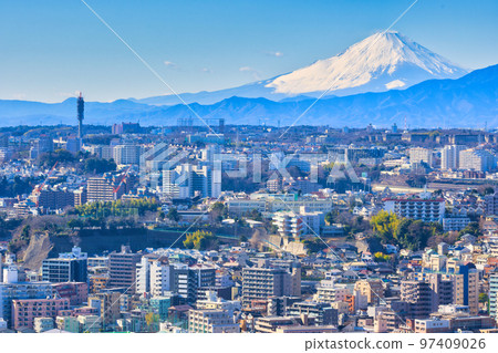 [神奈川縣]1月，藍天富士山和橫濱市景 97409026