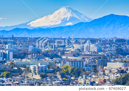 [神奈川縣]1月，藍天富士山和橫濱市景 97409027