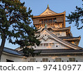 The castle tower of Kokura Castle shining in the setting sun 97410977