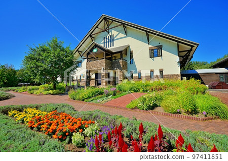 Farm Tomita Hanatoya (Nakafurano-cho, Hokkaido) 97411851