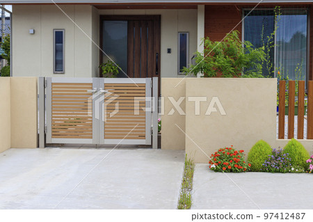 House with a gate 97412487