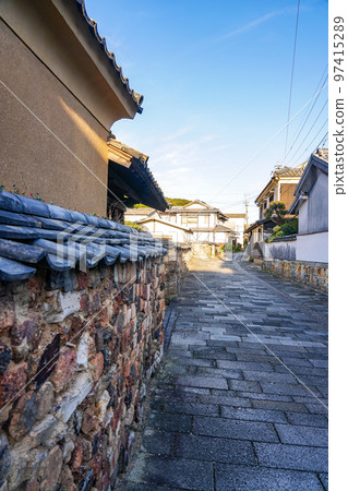 A back street with a tonbai fence (Arita Town, Saga Prefecture) A back street with a tonbai fence (Arita Town, Saga Prefecture) 97415289