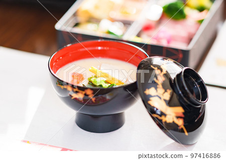 Ozoni is one of the standard New Year's breakfast dishes [ New Year's image ] 97416886