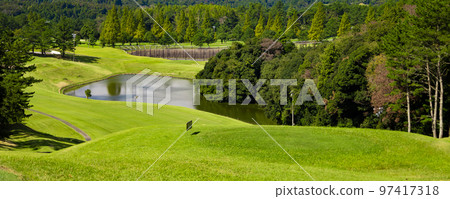 A panoramic view of a golf course with a blue sky, a difficult downhill course with ponds and numerous bumps (Kisarazu City, Chiba Prefecture) 97417318