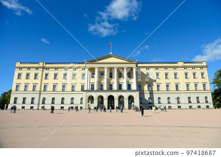 Beautiful scenery of the Norwegian Royal Palace in Oslo Beautiful scenery of the Norwegian Royal Palace in Oslo 97418687