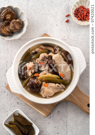 Delicious Taiwanese peeled green chili pepper chicken soup with mushroom and goji berry. 97420021