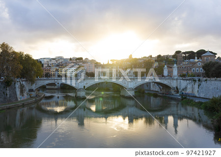 意大利羅馬台伯河的景色 97421927