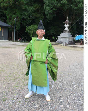 A man wearing a traditional Japanese kariginu 97422013