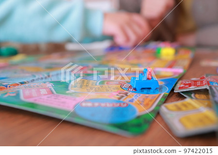 與家人一起玩棋盤遊戲 (Sugoroku) 與家人一起玩棋盤遊戲 (Sugoroku) 97422015