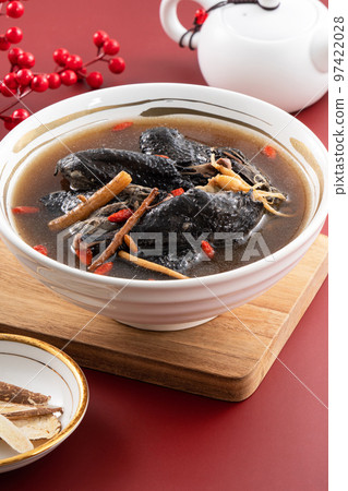Delicious silky chicken soup with Chinese herbal medicine 97422028