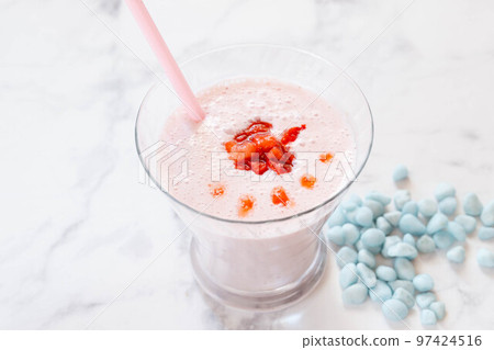 草莓豆奶冰沙 97424516