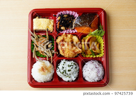 Japanese food makunouchi 97425739