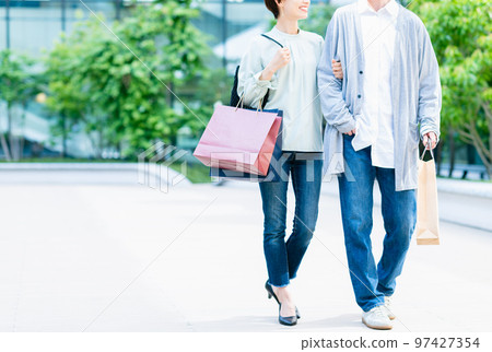 情侶逛街合影：LINK FOREST 97427354