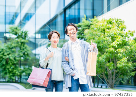 情侶逛街合影：LINK FOREST 97427355