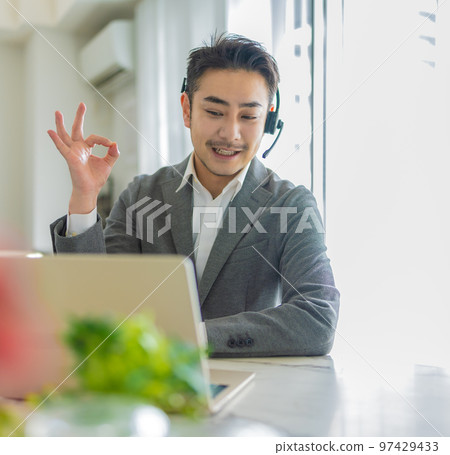 對講機 耳機 男人 97429433